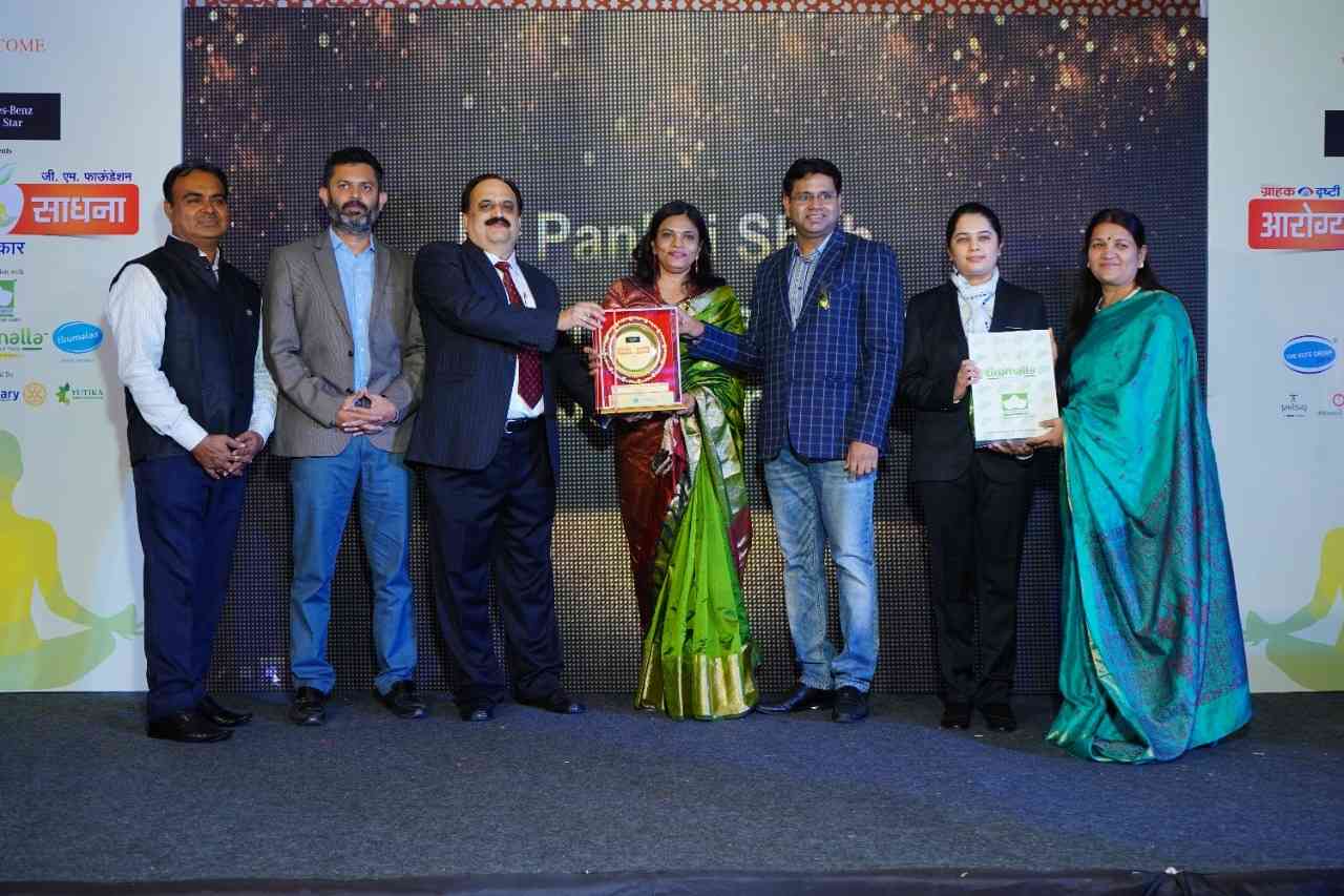 Sanjeev Pendharkar, Director, VICCO Laboratories while felicitating eminent doctors